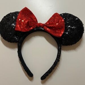Minnie Mouse ears